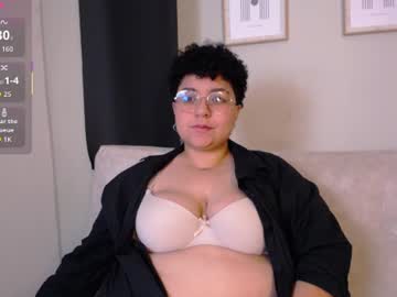 curly_cam_queen